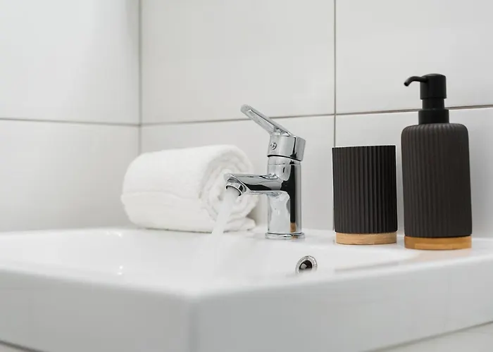 公寓 Guestready - Retreat With A Balcony